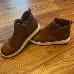 Boys Cat & Jack brown boots size 2